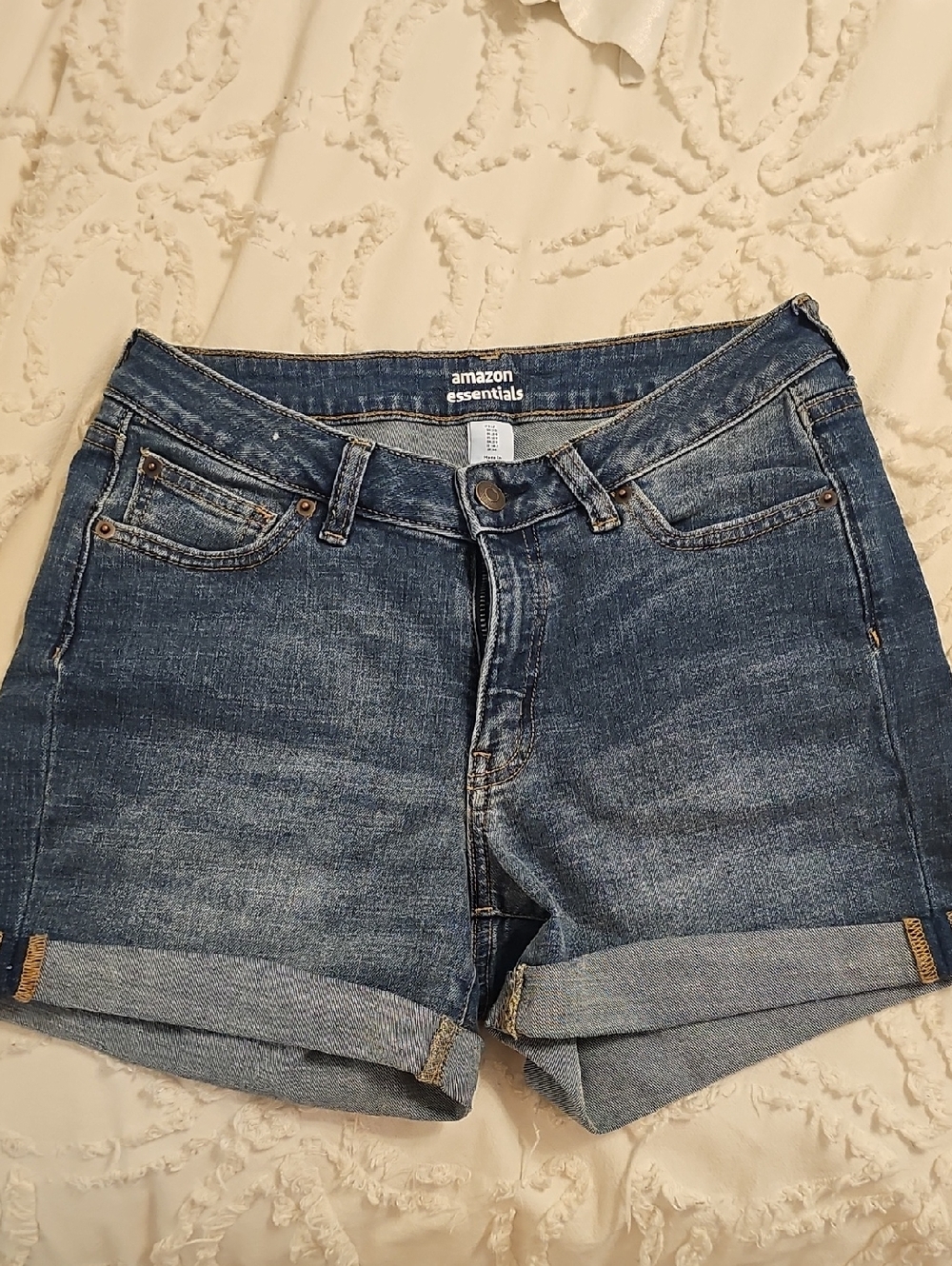 Amazon Essentials Women's  Blue Denim Rolled-Hem Jean Shorts